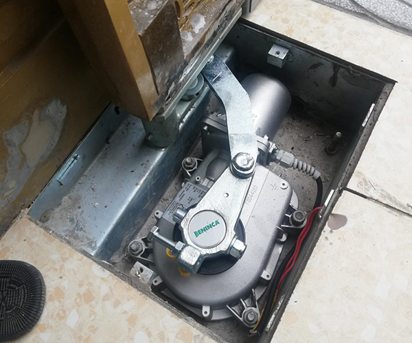 Khái niệm motor cổng âm sàn
